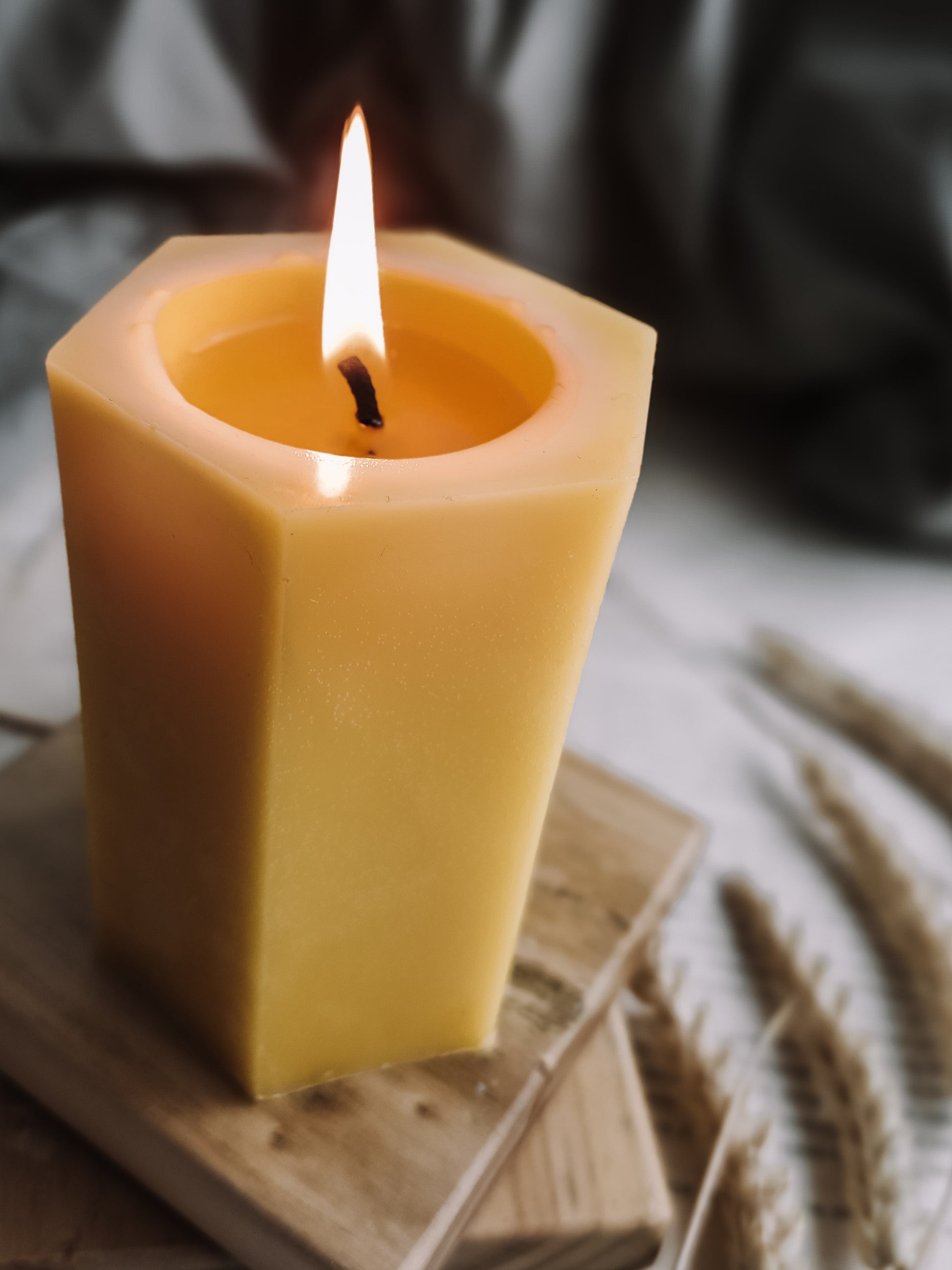 Pure Beeswax Pillar Candle | Smooth Hexagonal Bees Wax Candle | Hexagon Shaped luxury Honey Candles | Handmade Decorative Candle Gift beeswaxcandle.co.uk